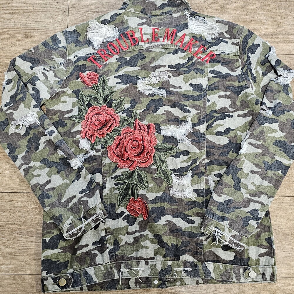 Emory Park Troublemaker Camo Denim Jacket M Distressed Rose Embroidered